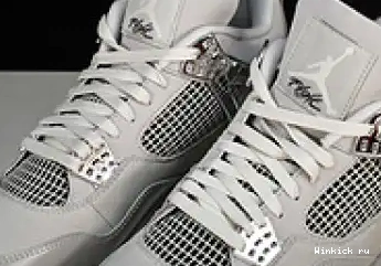 WMNS Air Jordan “Frozen Moments” 4 0522